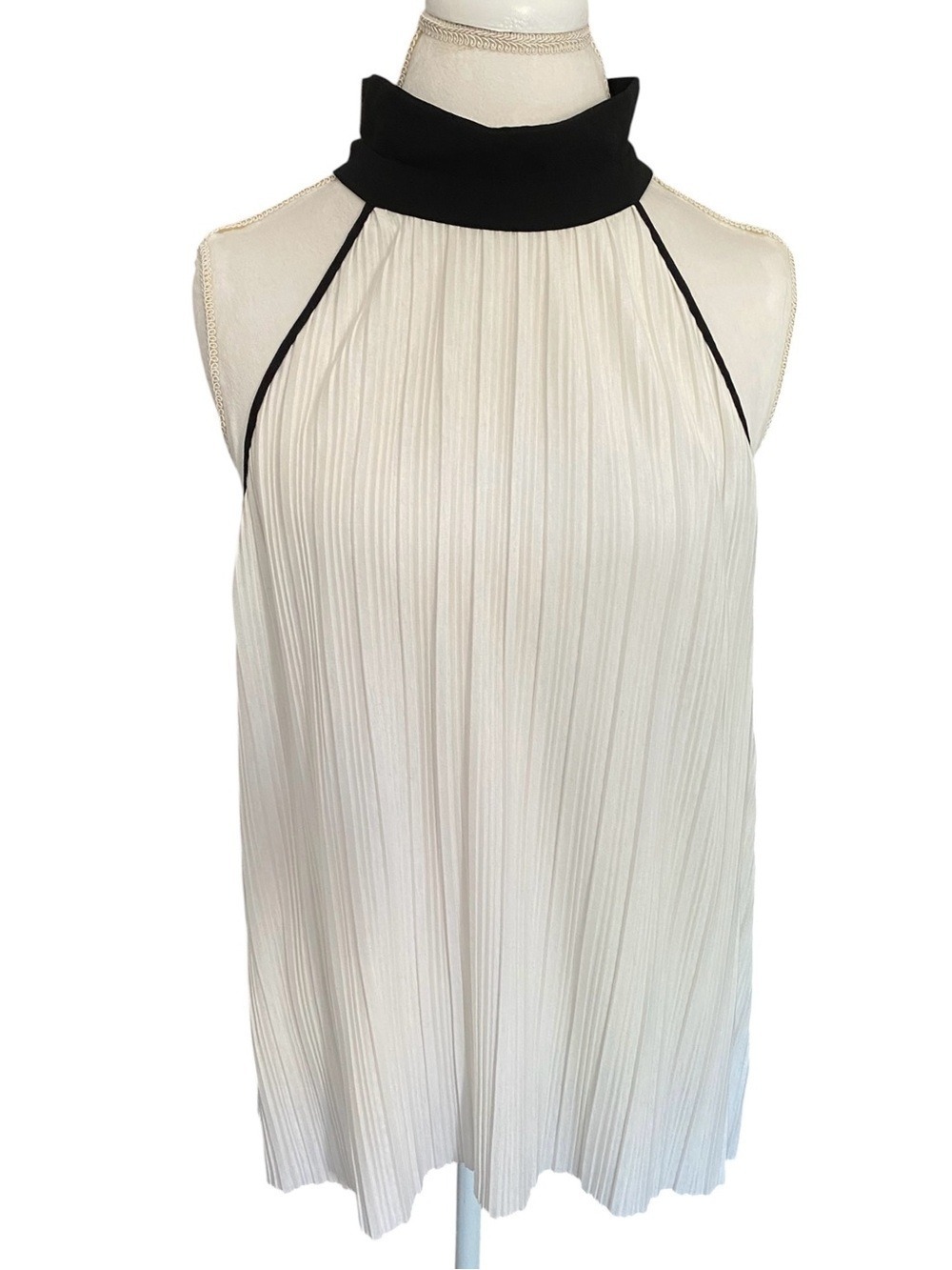 Chelsea28 Black & White Pleated Halter Mock Neck Top - size Large